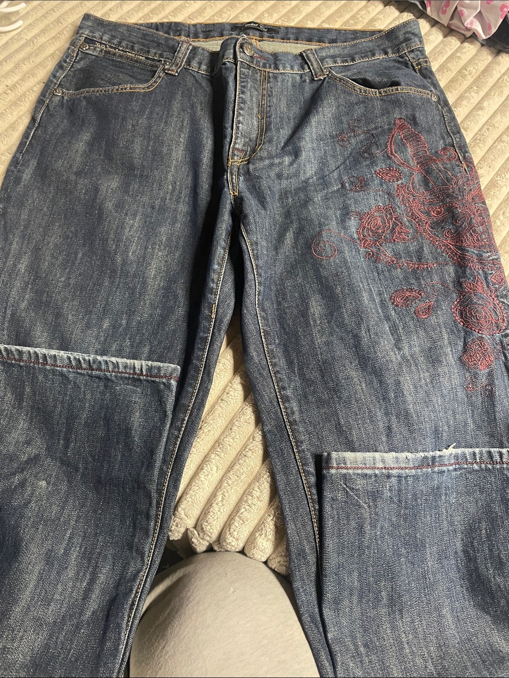 Relaxed Fit women’s Dark Blue Jeans with Red Floral Embroidery